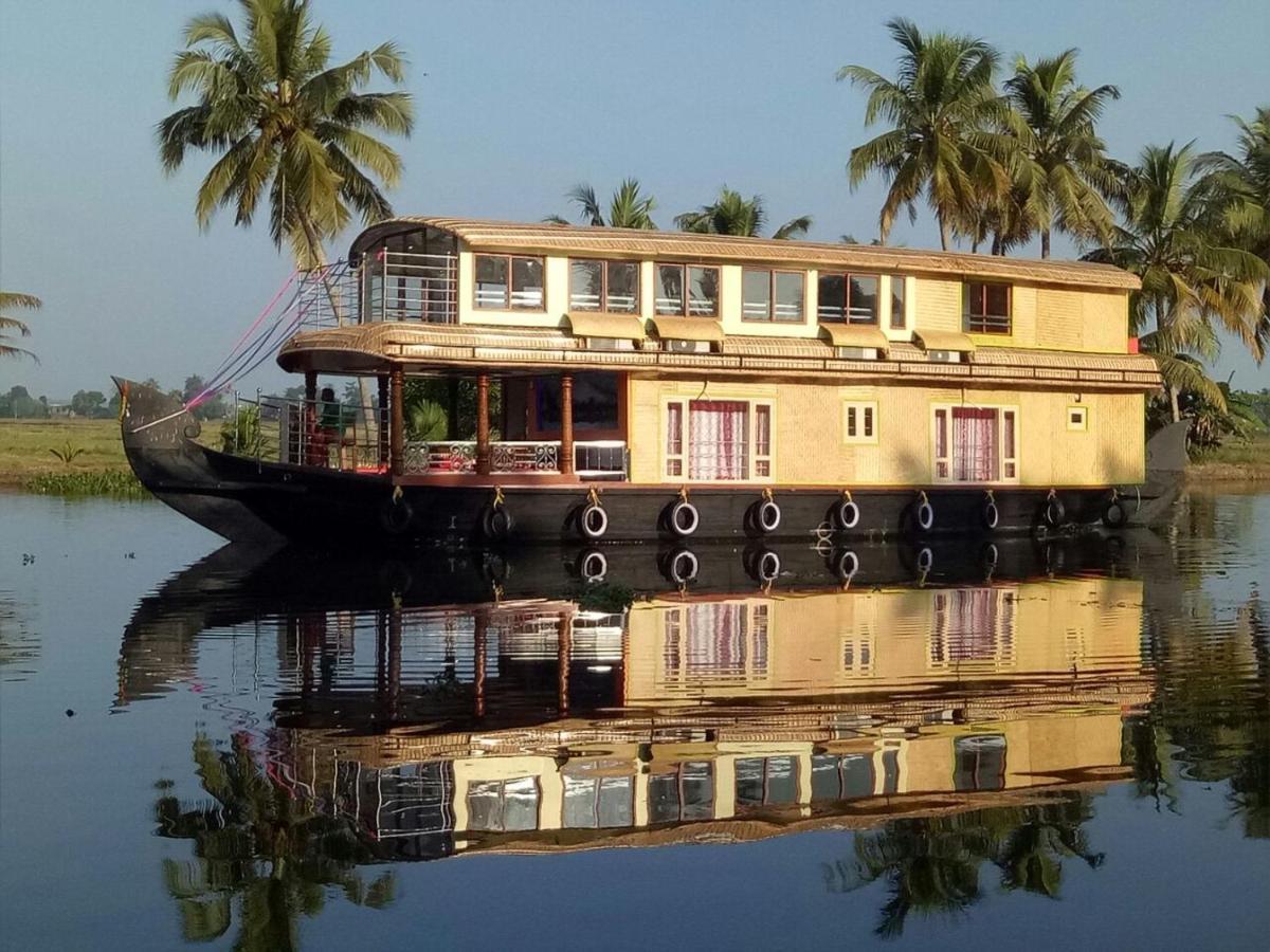 Отель Marari Houseboat Марарикулам Экстерьер фото
