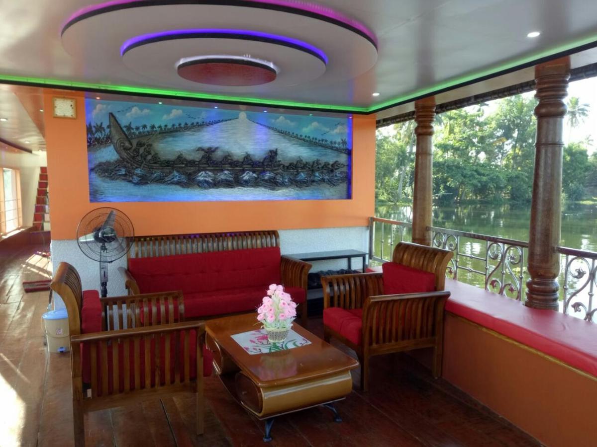 Отель Marari Houseboat Марарикулам Экстерьер фото