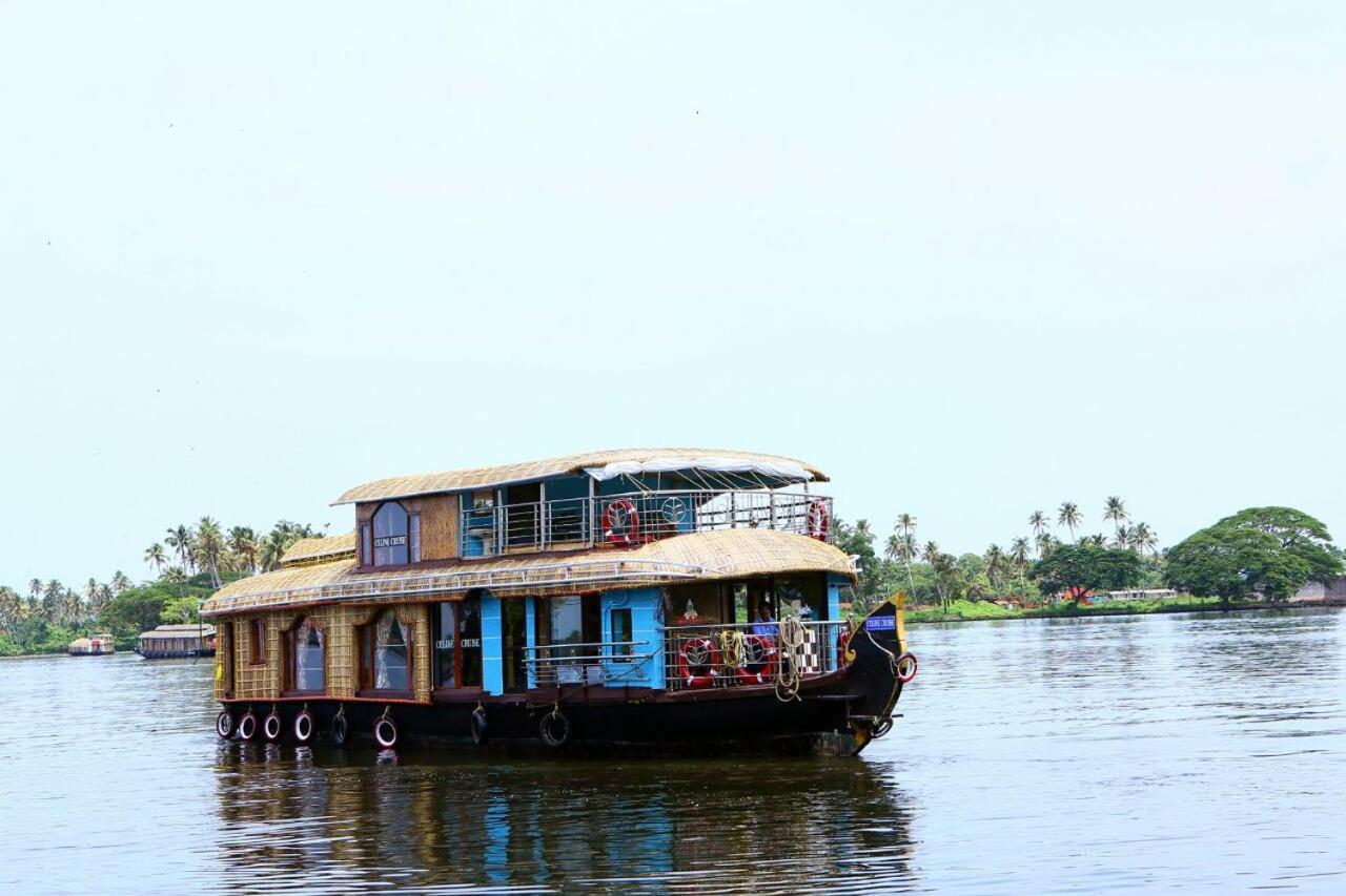 Отель Marari Houseboat Марарикулам Экстерьер фото