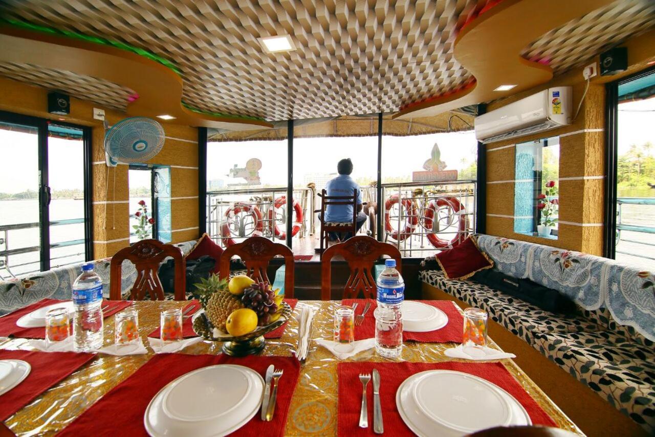 Отель Marari Houseboat Марарикулам Экстерьер фото
