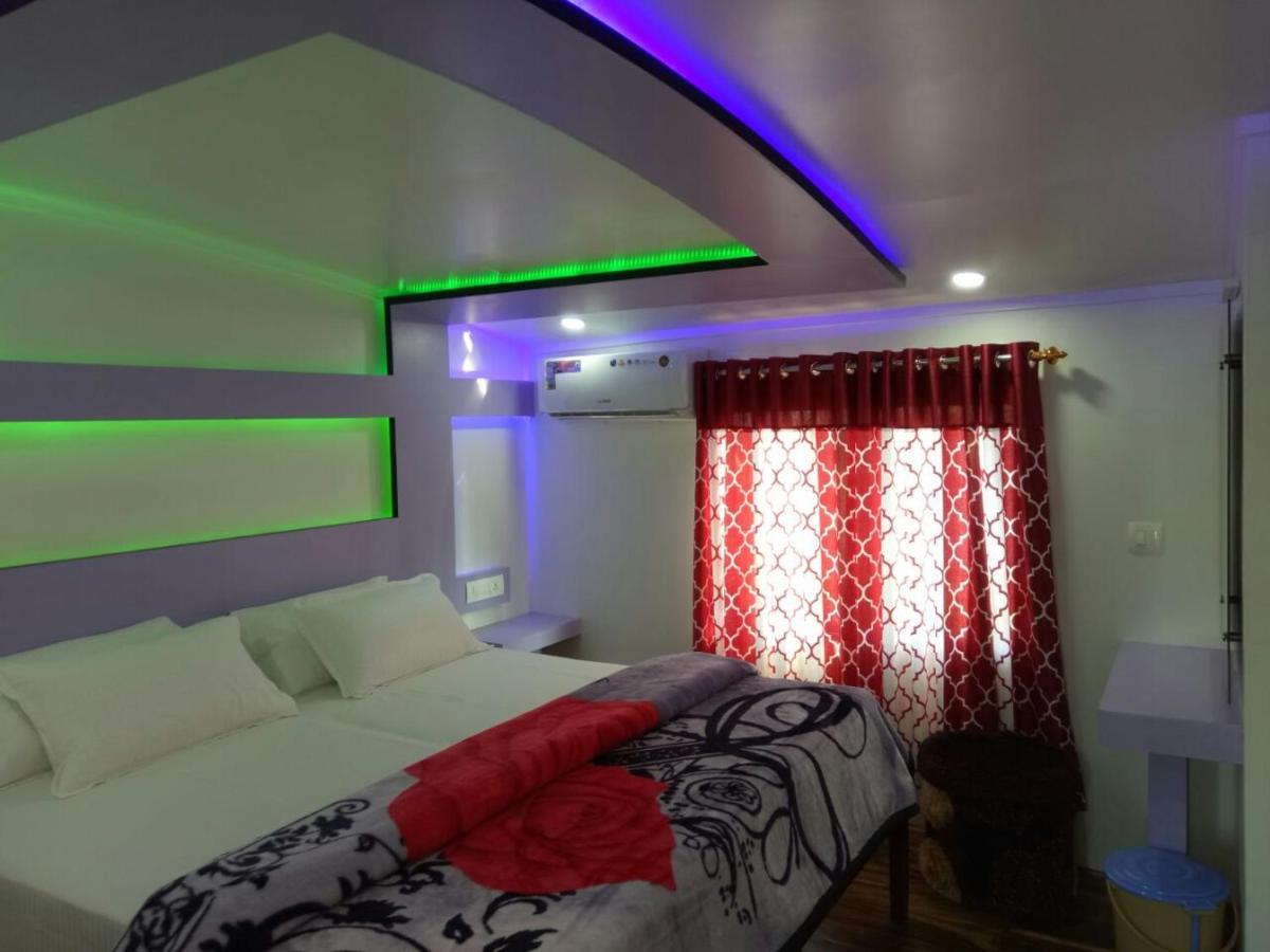 Отель Marari Houseboat Марарикулам Экстерьер фото
