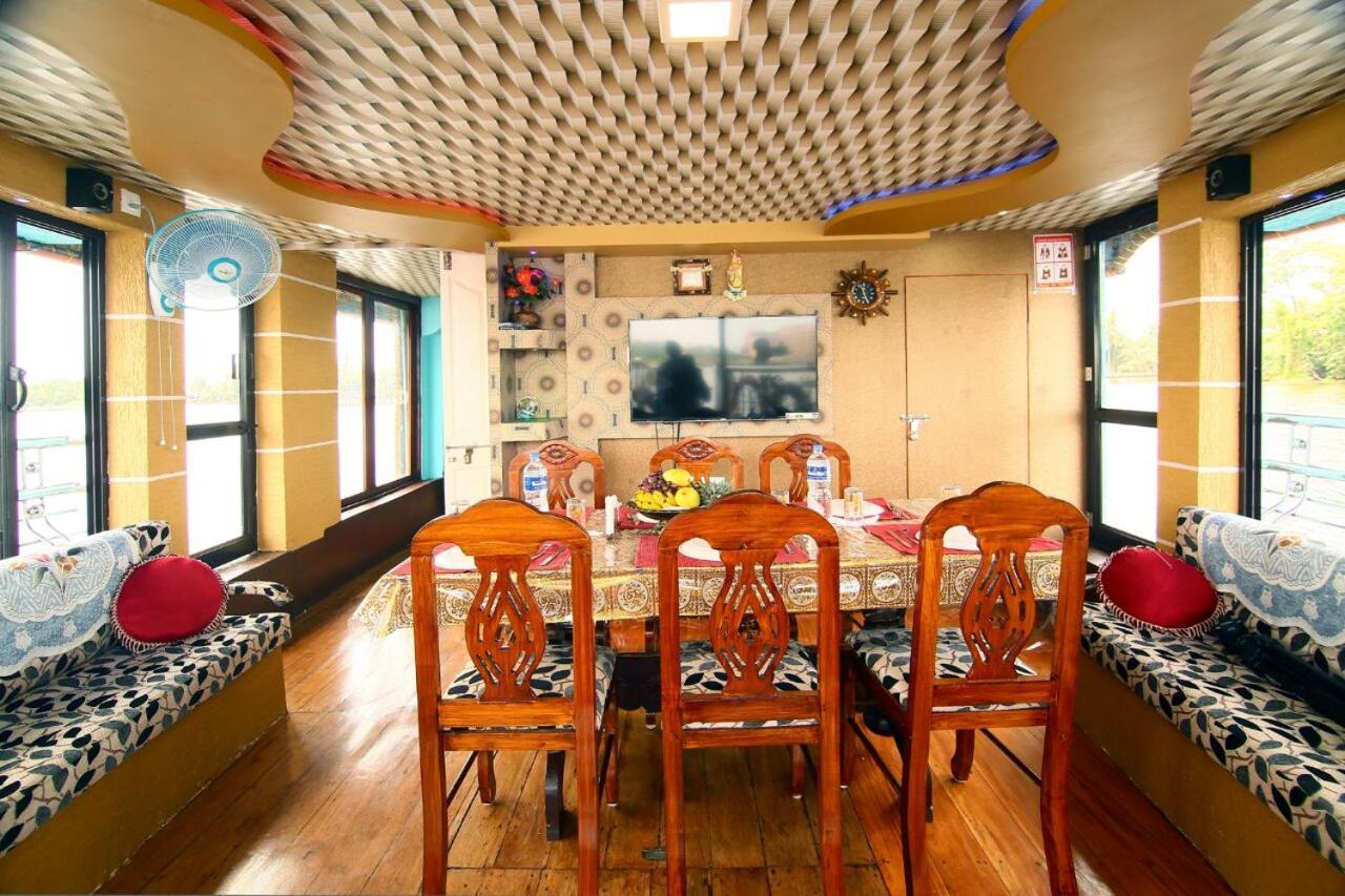Отель Marari Houseboat Марарикулам Экстерьер фото
