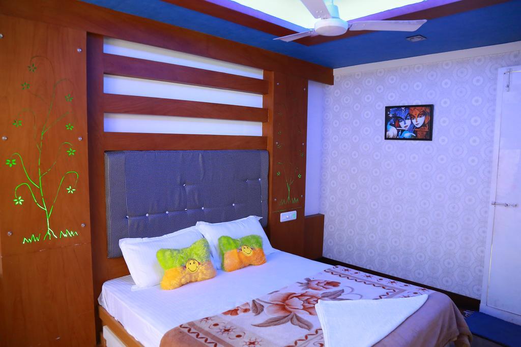 Отель Marari Houseboat Марарикулам Экстерьер фото