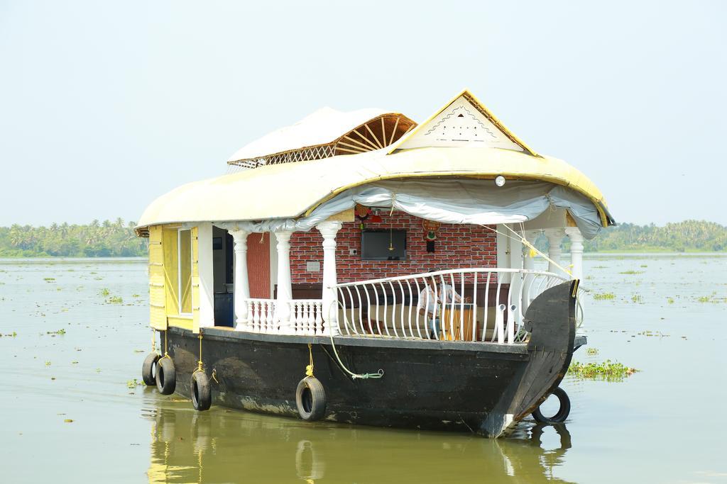 Отель Marari Houseboat Марарикулам Номер фото