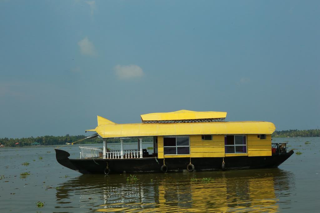 Отель Marari Houseboat Марарикулам Экстерьер фото