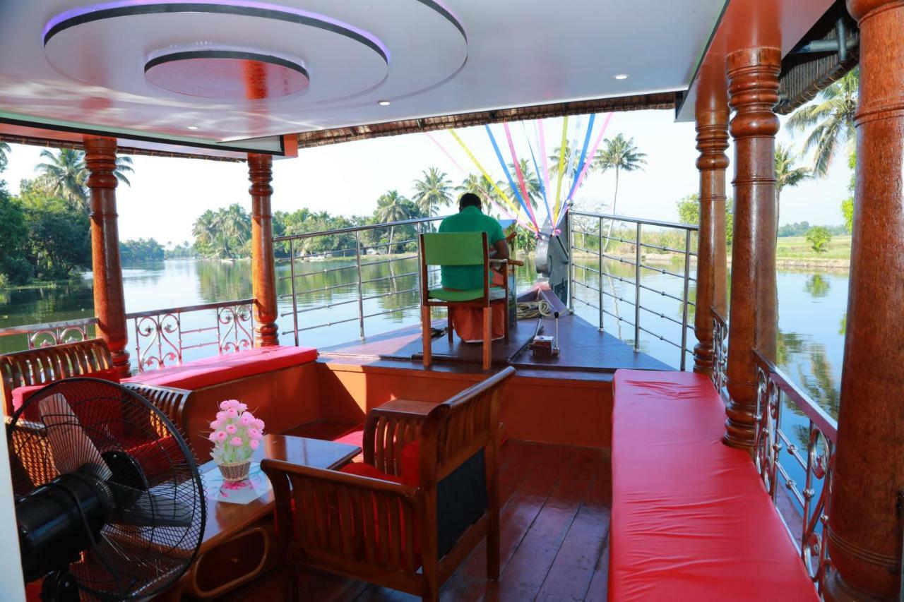 Отель Marari Houseboat Марарикулам Экстерьер фото